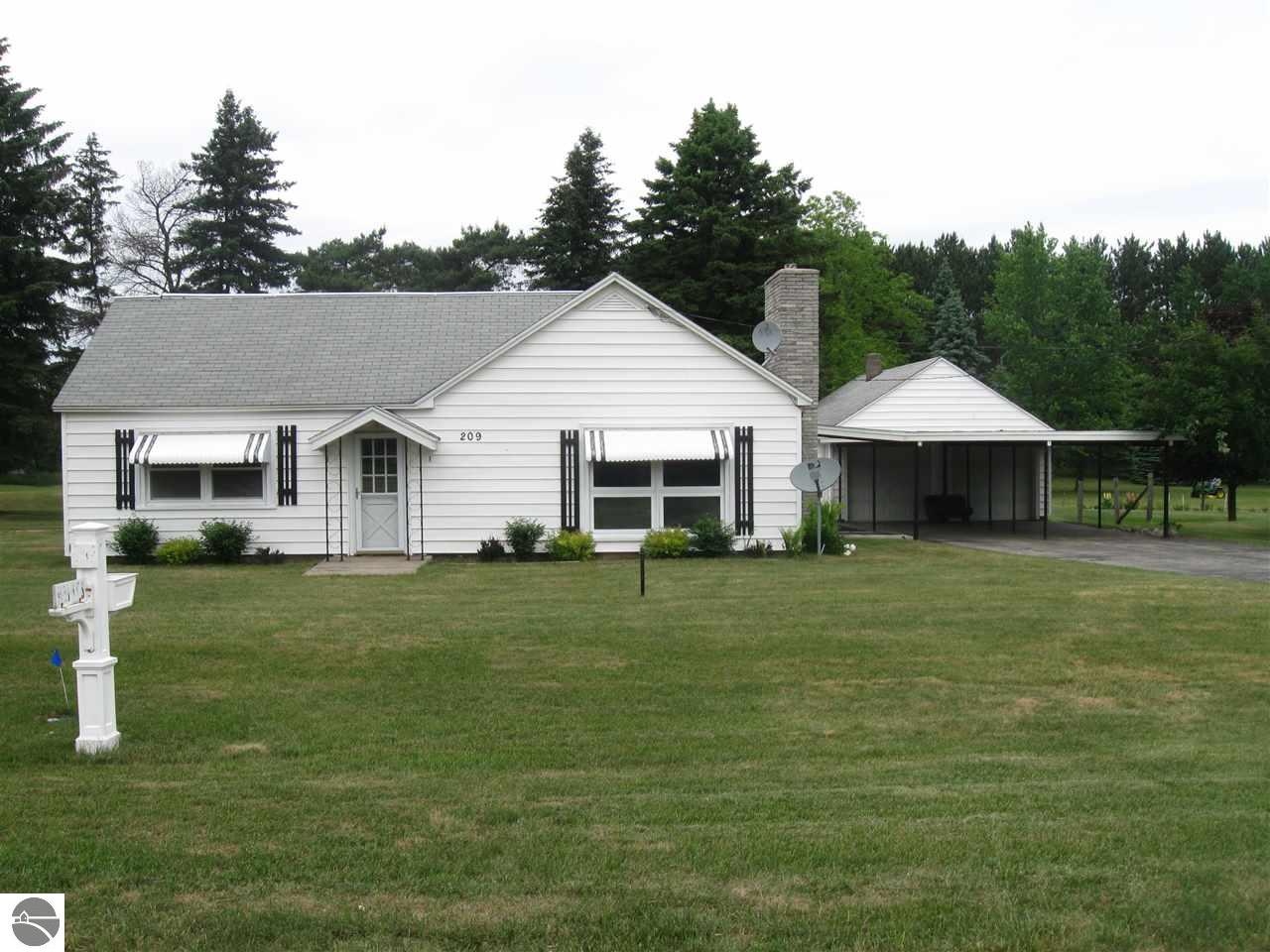 209 E 7th St, Manton, MI 49663 photo 2