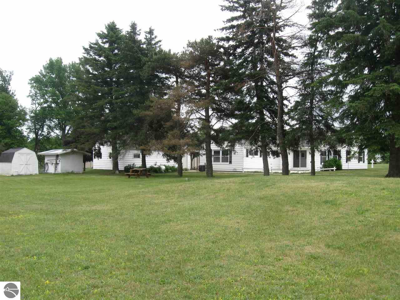 209 E 7th St, Manton, MI 49663 photo 8
