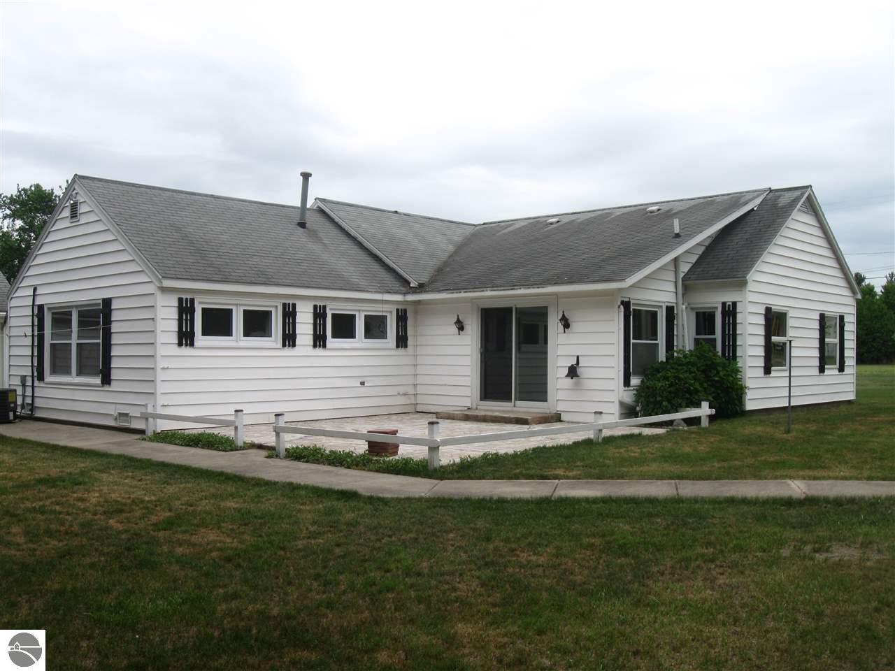 209 E 7th St, Manton, MI 49663 photo 4