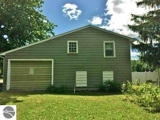 921 E Center St, Ithaca, MI 48847 photo 3
