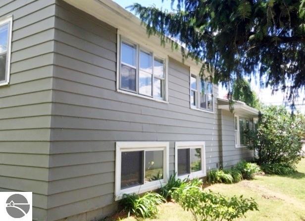 921 E Center St, Ithaca, MI 48847 photo 4