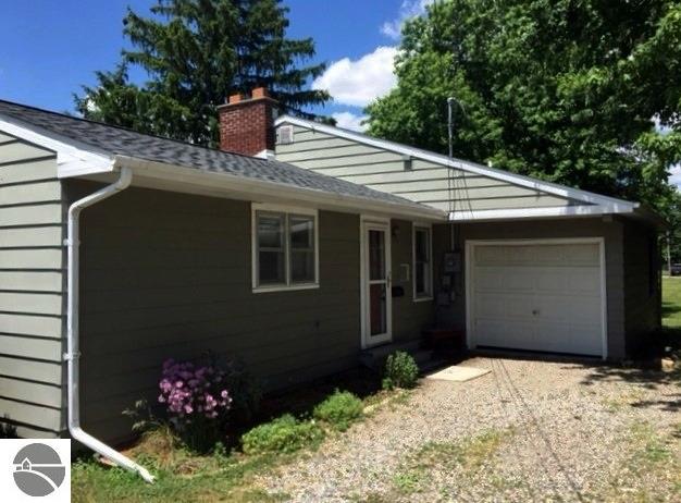 921 E Center St, Ithaca, MI 48847 photo 2