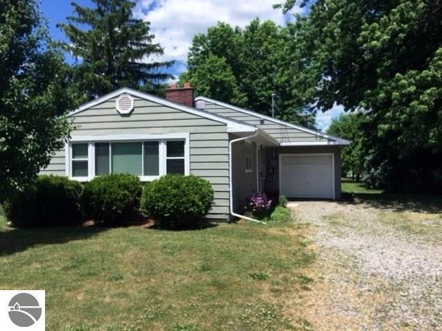 921 E Center St, Ithaca, MI 48847 photo 1