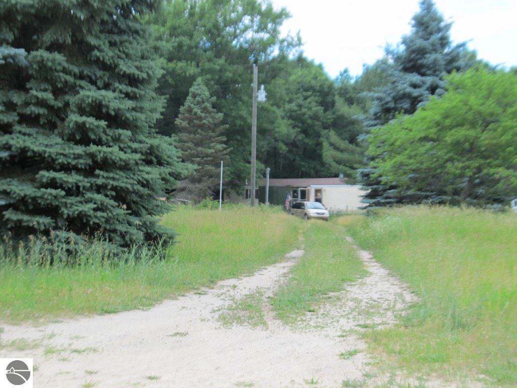 7394 W Remick Rd, Edmore, MI 48829 photo 3