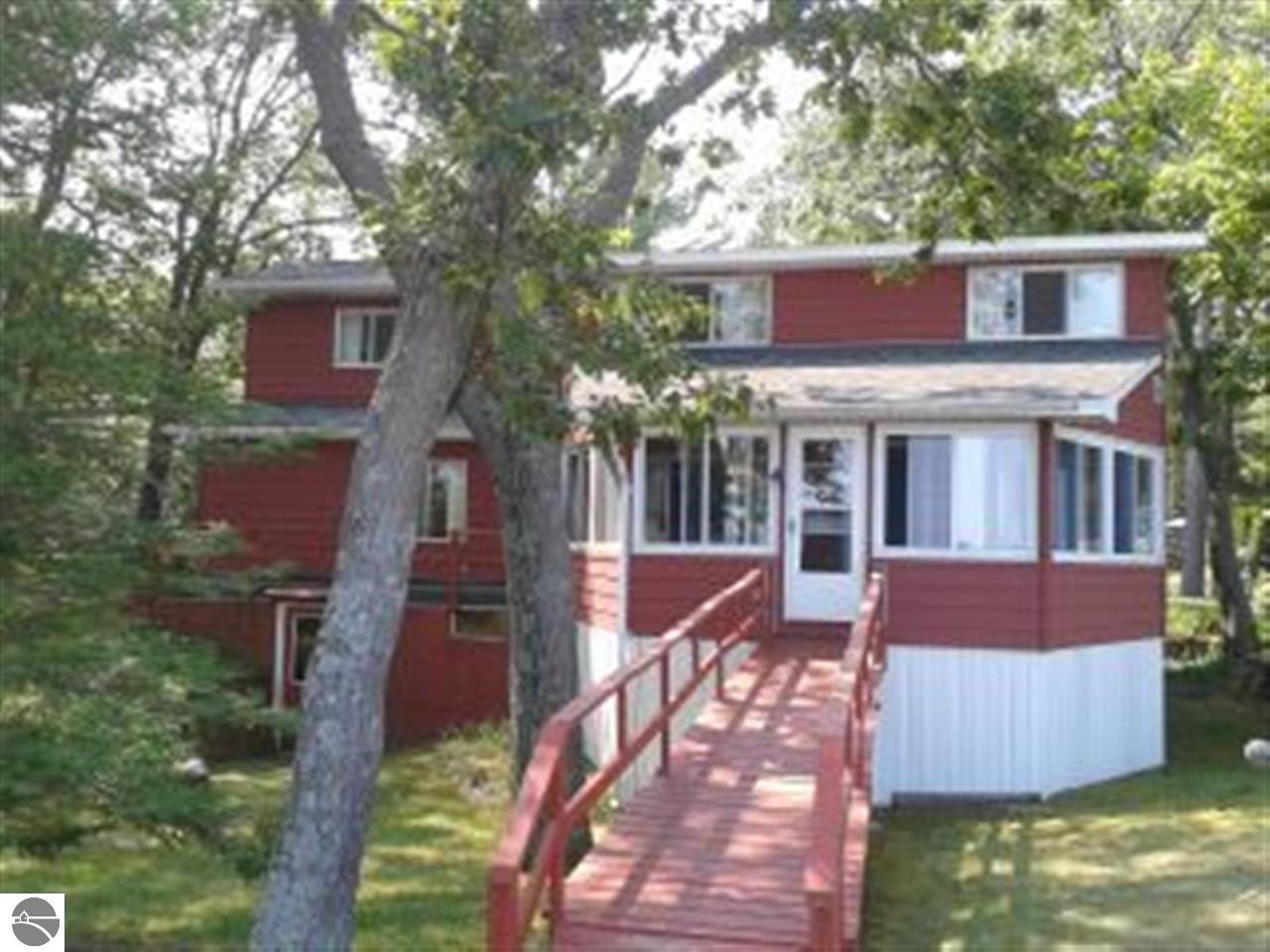 911 Crescent Dr, Au Gres, MI 48703 photo 1