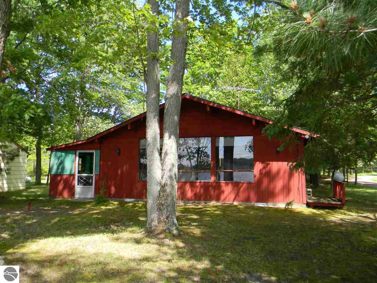 709 Deerfield Ln, Lupton, MI 48635 photo 1