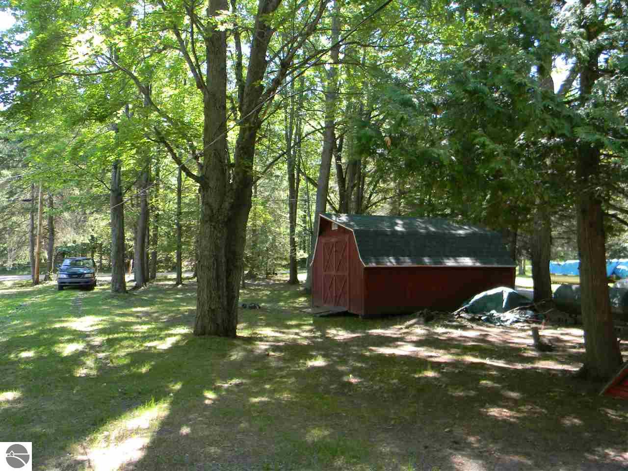 709 Deerfield Ln, Lupton, MI 48635 photo 8
