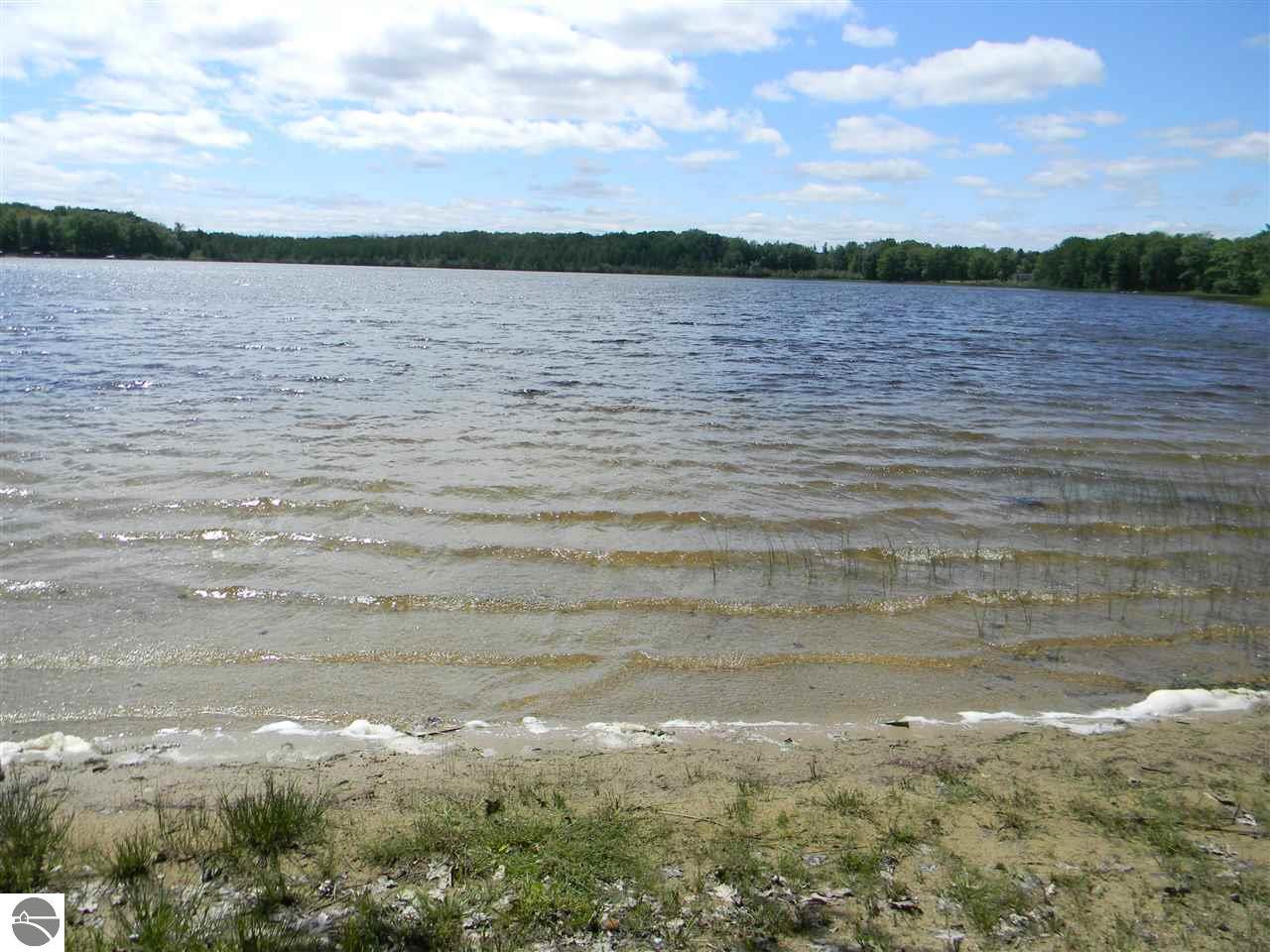 709 Deerfield Ln, Lupton, MI 48635 photo 2