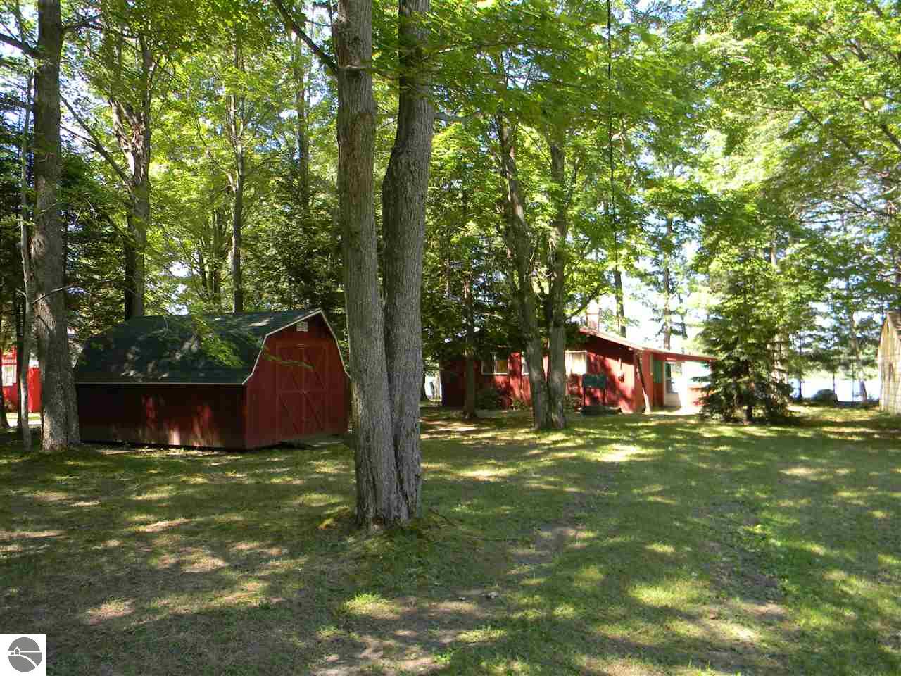 709 Deerfield Ln, Lupton, MI 48635 photo 3
