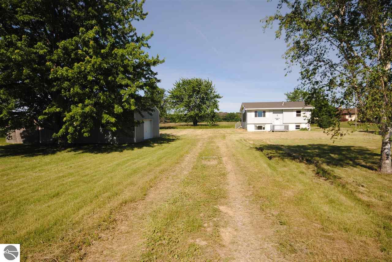 5356 S Shepherd Rd, Shepherd, MI 48883 photo 1