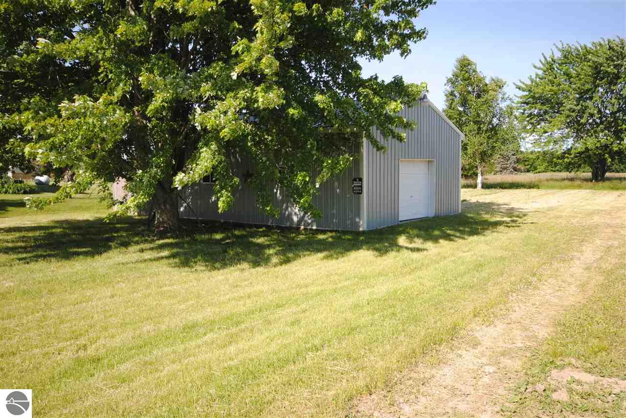5356 S Shepherd Rd, Shepherd, MI 48883 photo 2
