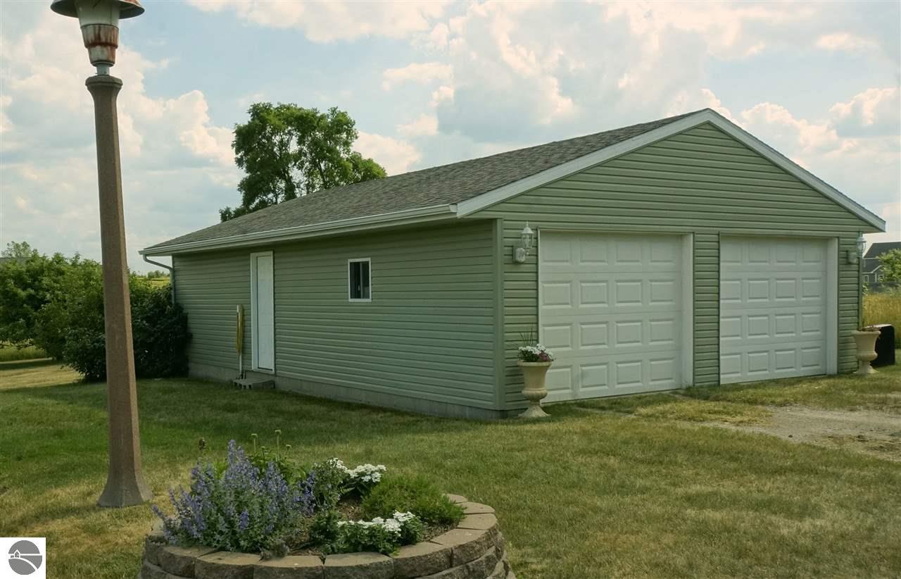 3860 E Walton, Shepherd, MI 48883 photo 6