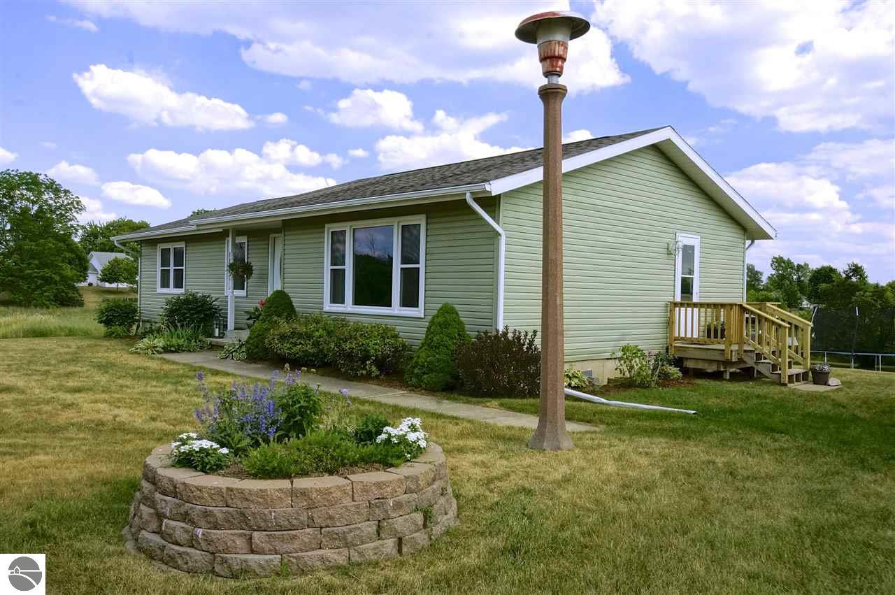3860 E Walton, Shepherd, MI 48883 photo 1