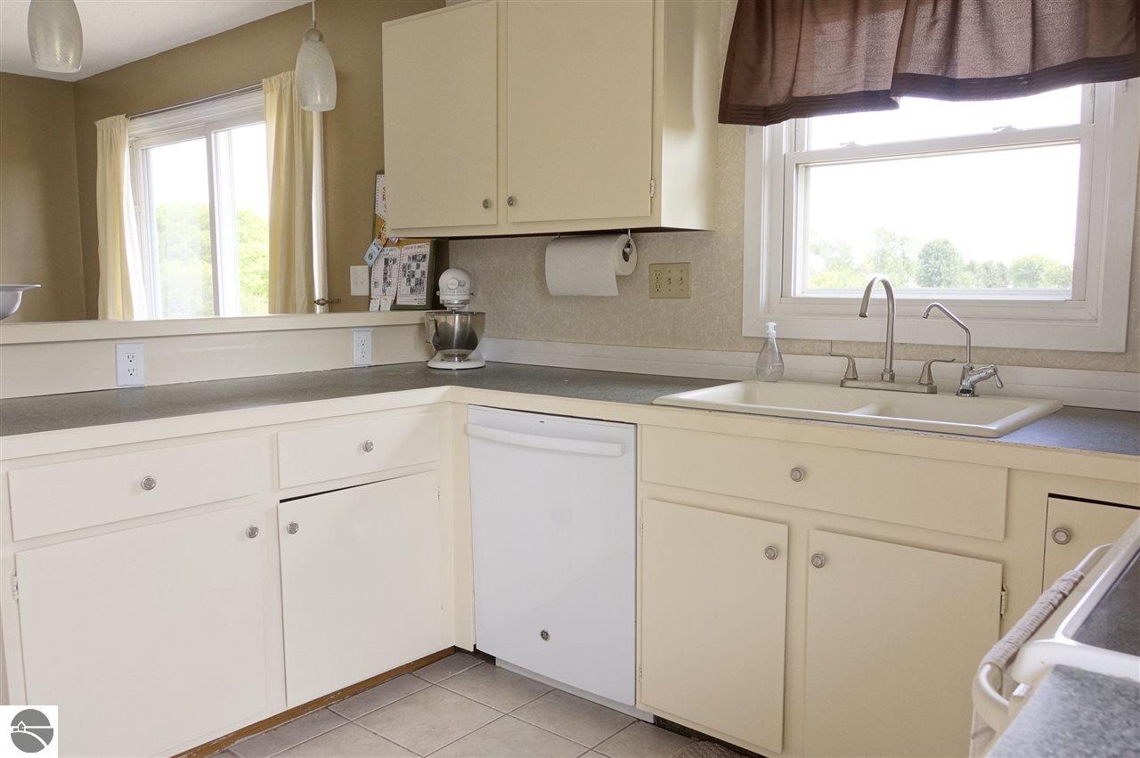 3860 E Walton, Shepherd, MI 48883 photo 4
