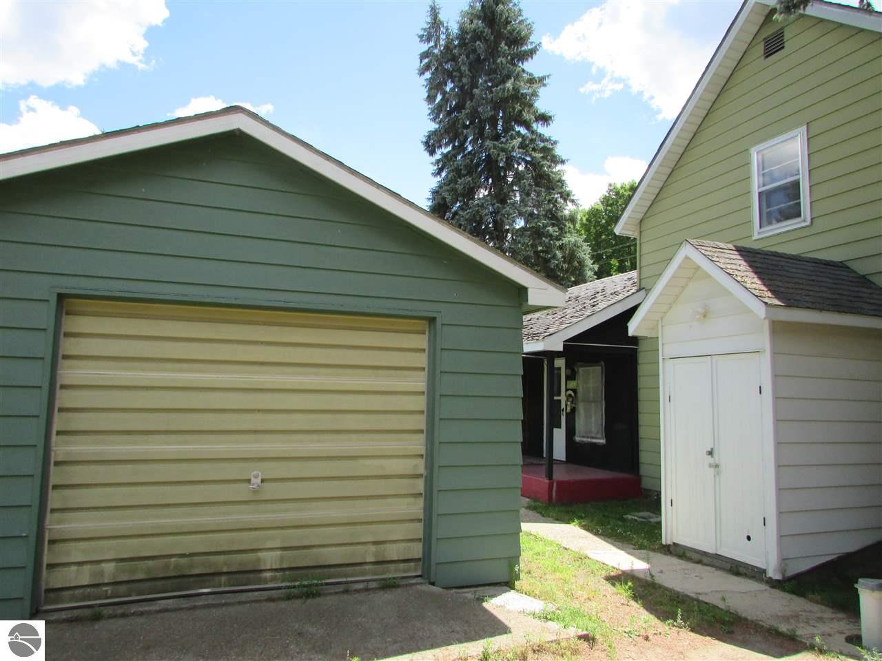 160 N 3rd St, Blanchard, MI 49310 photo 3
