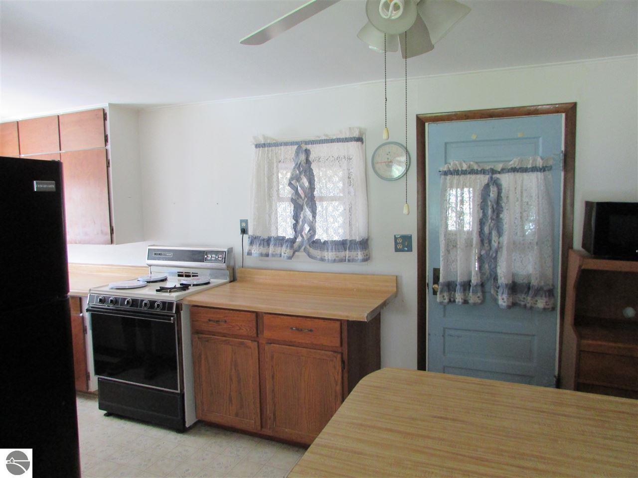 160 N 3rd St, Blanchard, MI 49310 photo 8