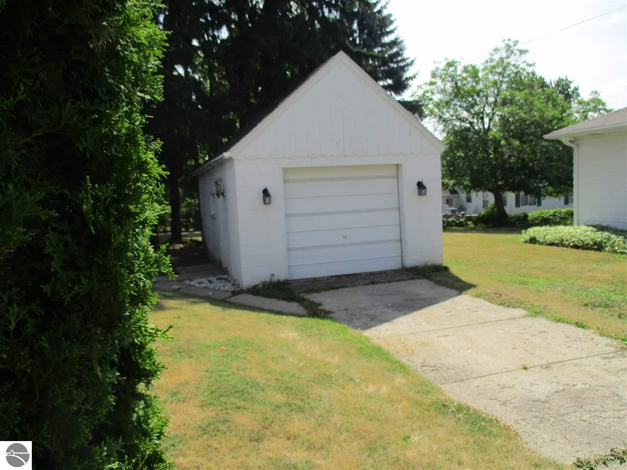218 N Maple, Ithaca, MI 48847 photo 25