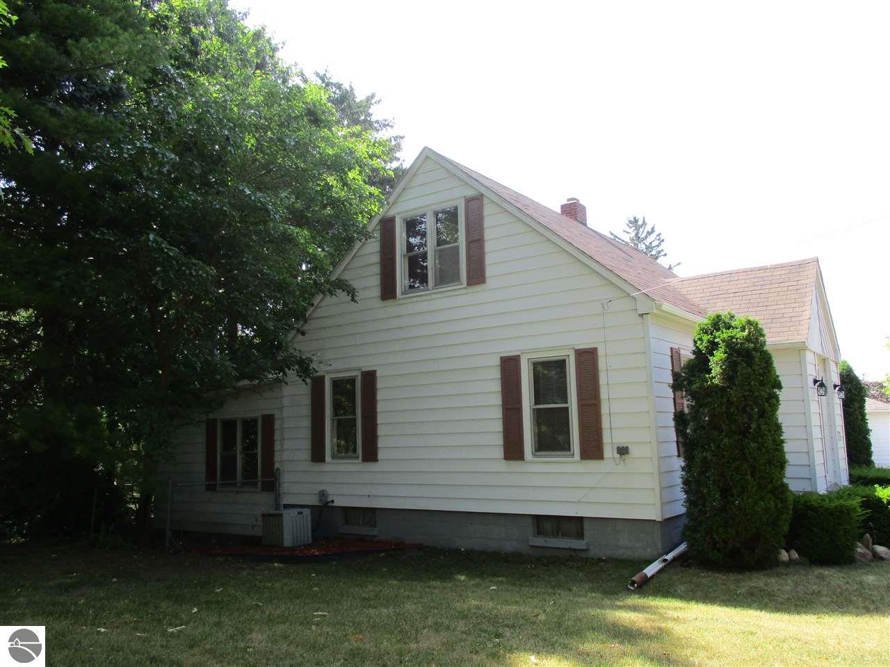 218 N Maple, Ithaca, MI 48847 photo 2