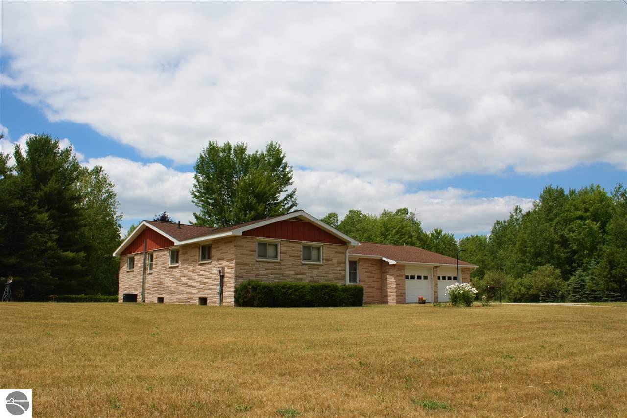 715 N Hockaday Rd, Gladwin, MI 48624 photo 3