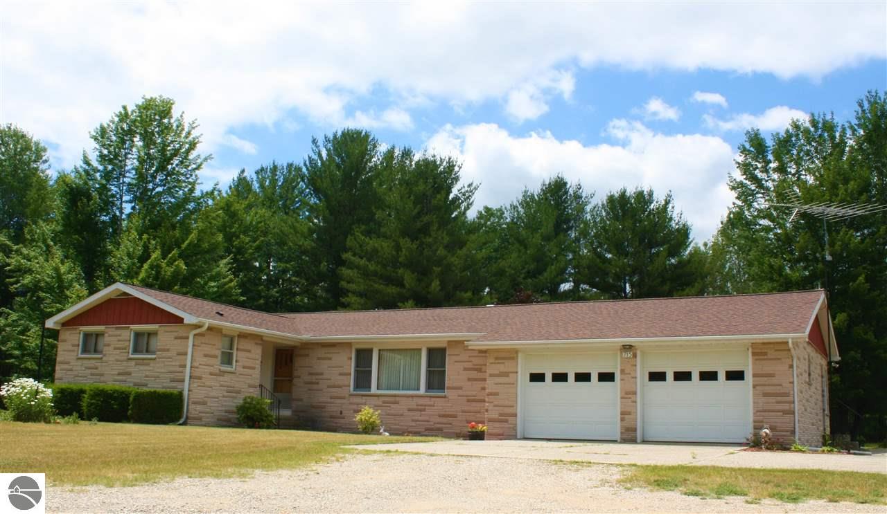 715 N Hockaday Rd, Gladwin, MI 48624 photo 1