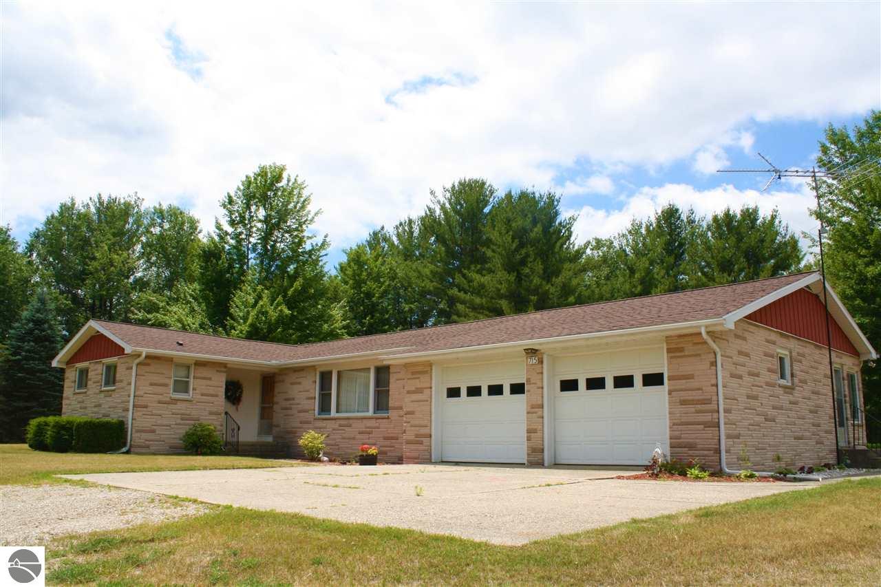 715 N Hockaday Rd, Gladwin, MI 48624 photo 2