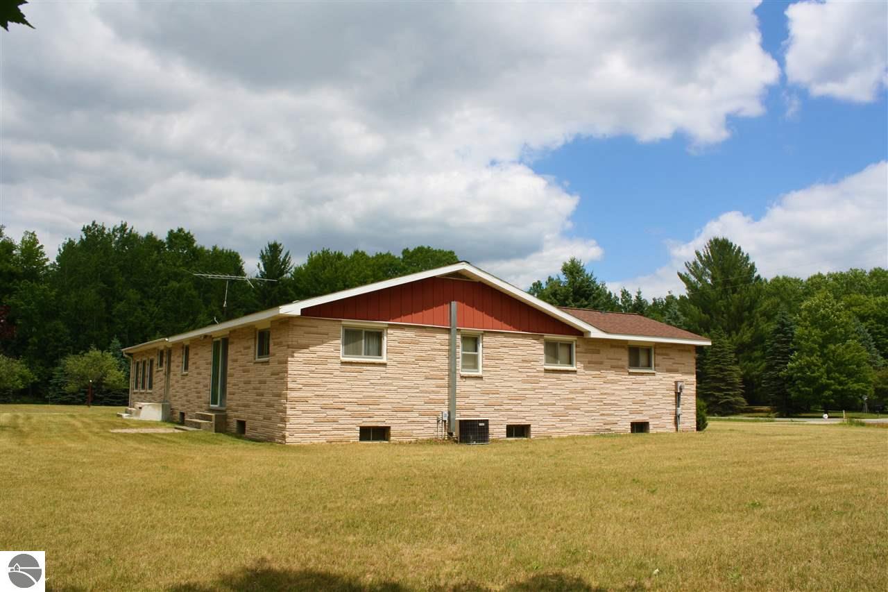 715 N Hockaday Rd, Gladwin, MI 48624 photo 4