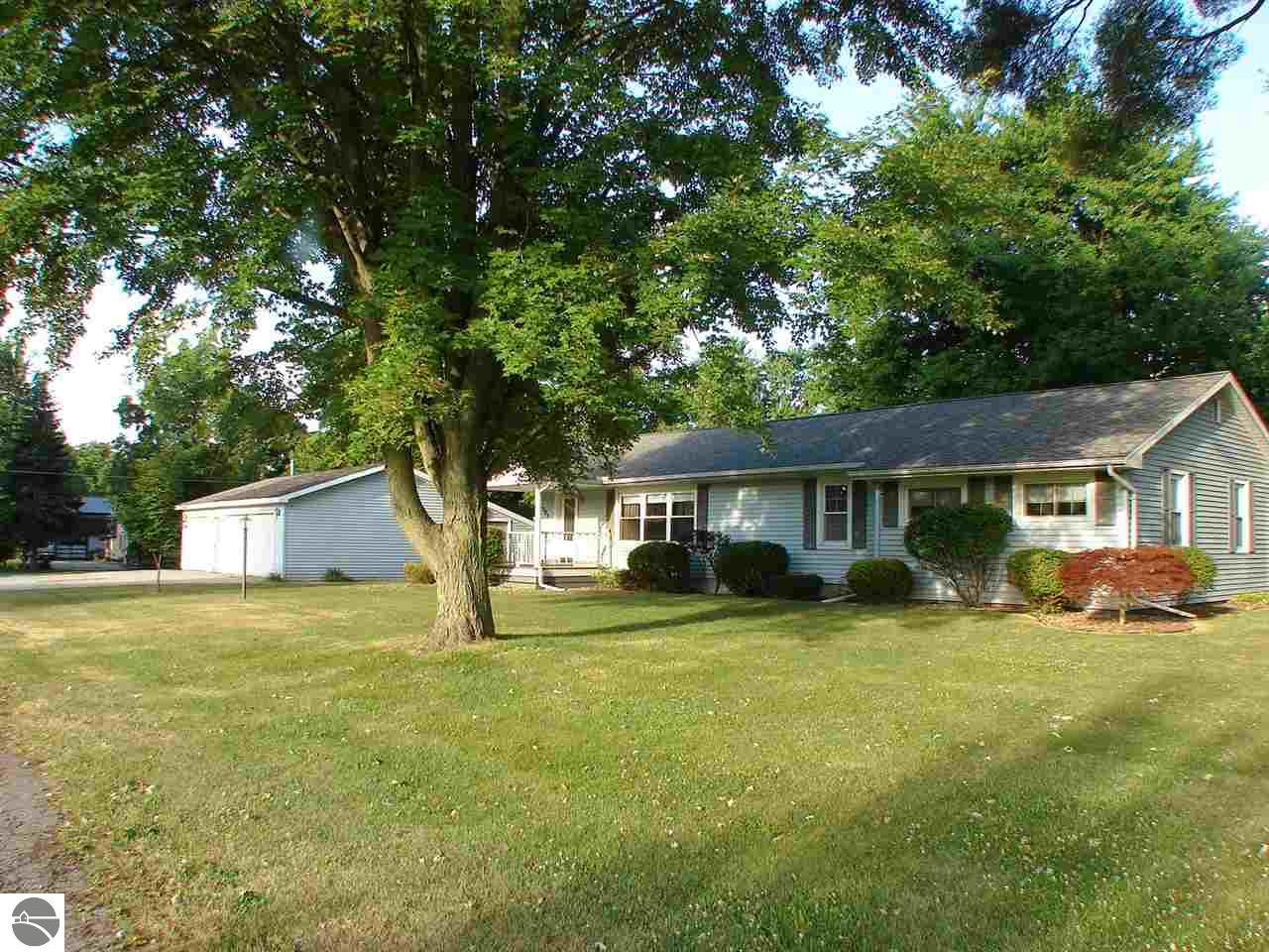301 N Nelson St, Ithaca, MI 48847 photo 2