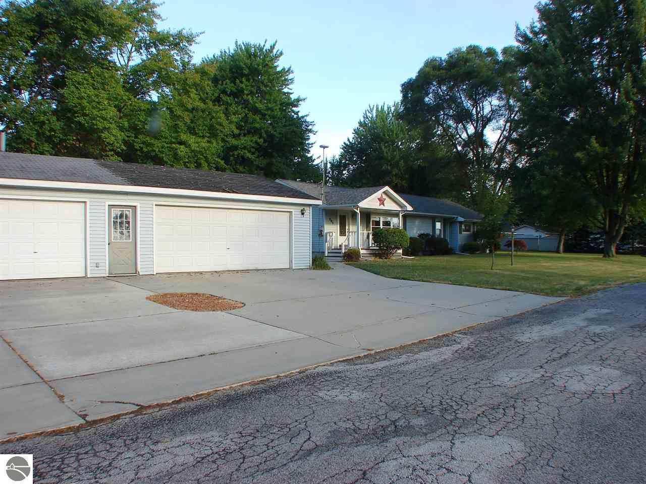 301 N Nelson St, Ithaca, MI 48847 photo 3
