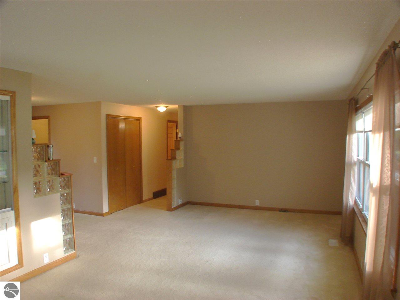 301 N Nelson St, Ithaca, MI 48847 photo 6