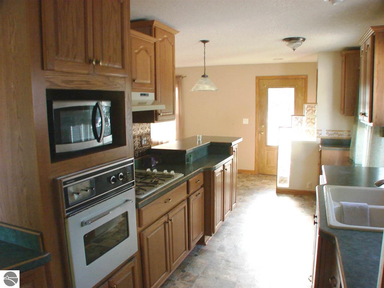 301 N Nelson St, Ithaca, MI 48847 photo 8