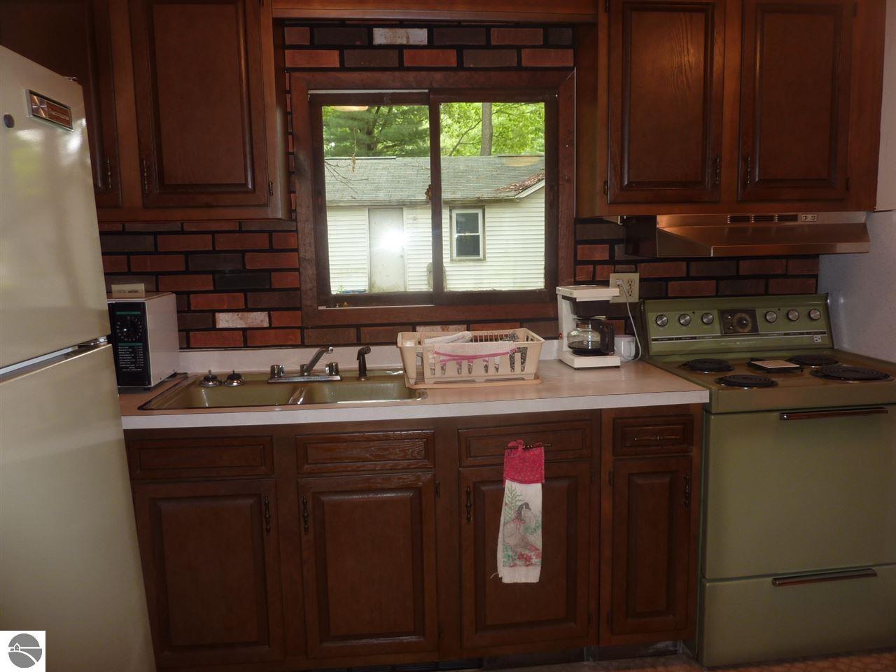 641 Pine St, Harrison, MI 48625 photo 5