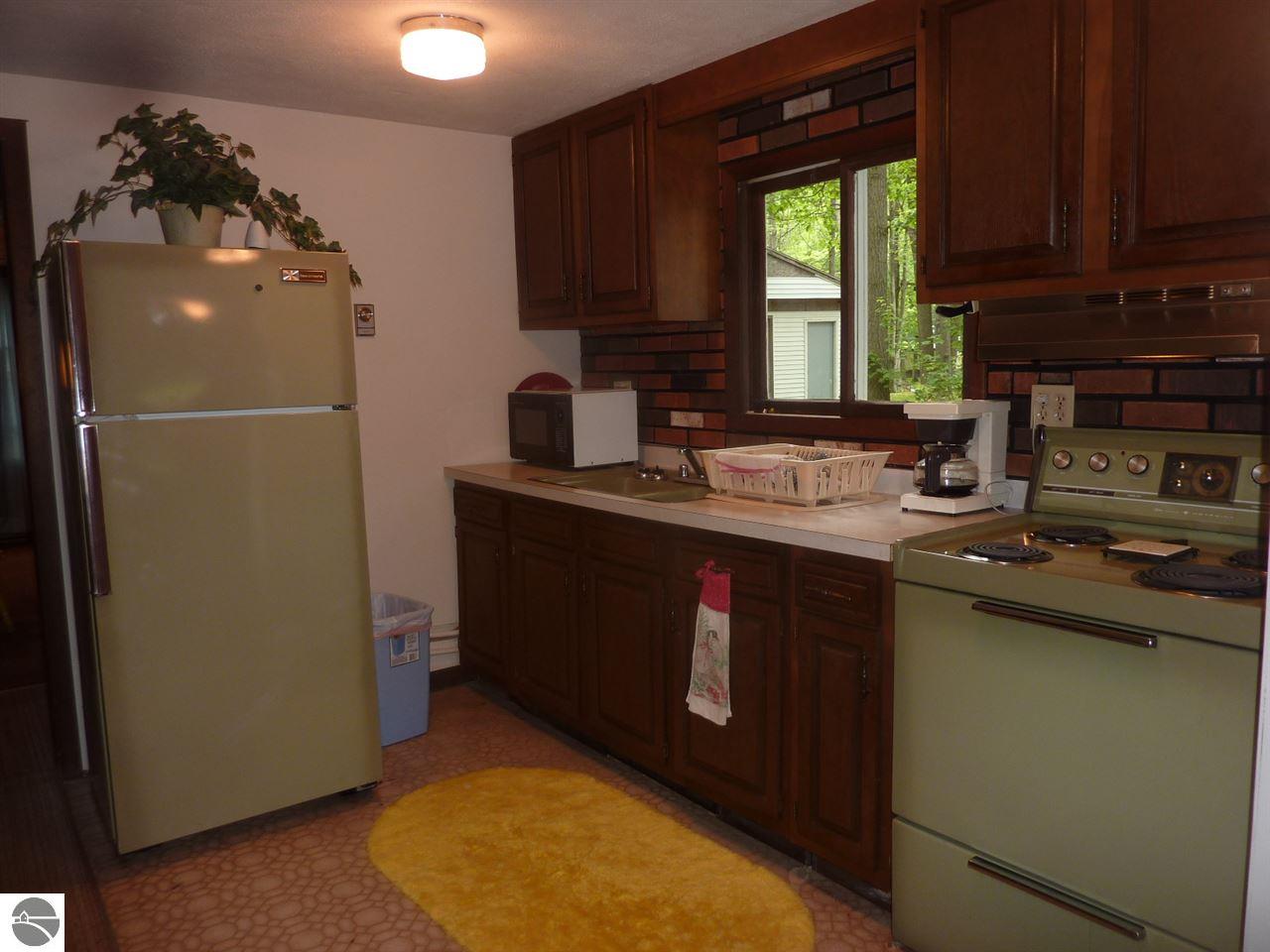641 Pine St, Harrison, MI 48625 photo 3