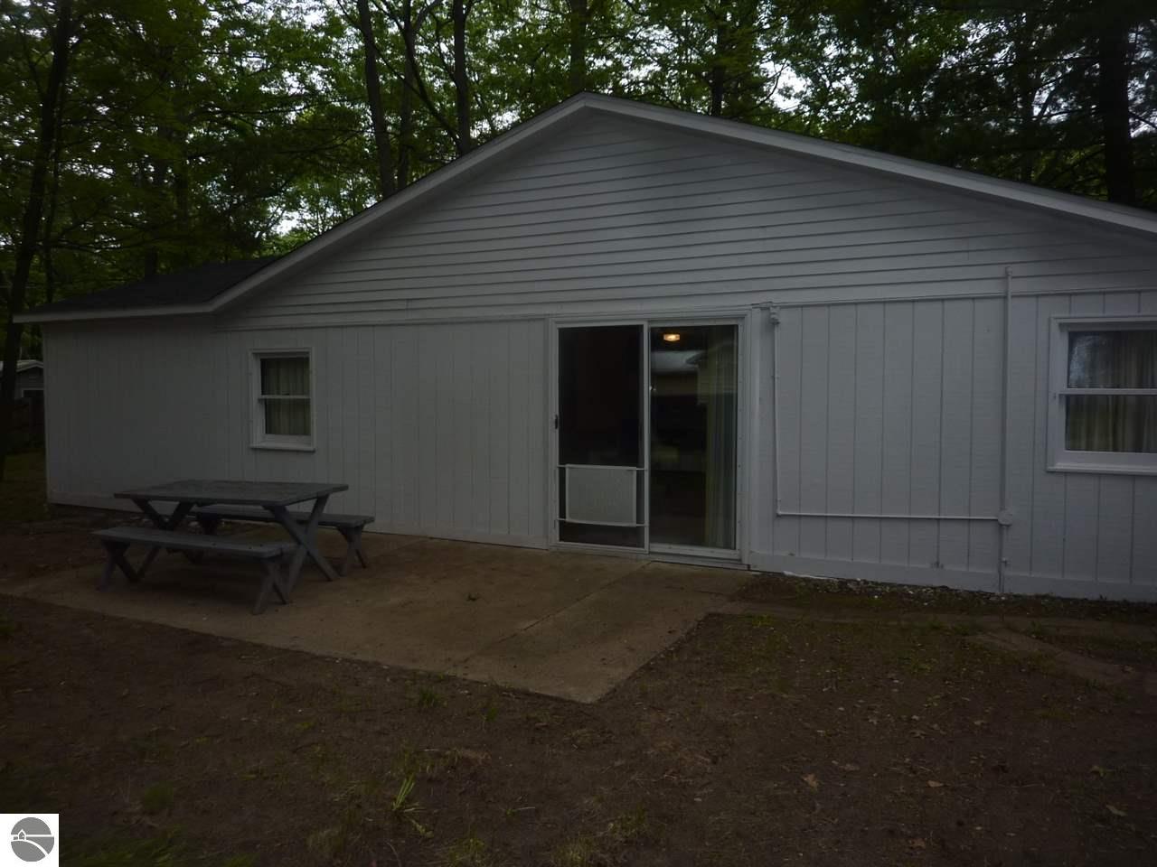 641 Pine St, Harrison, MI 48625 photo 2