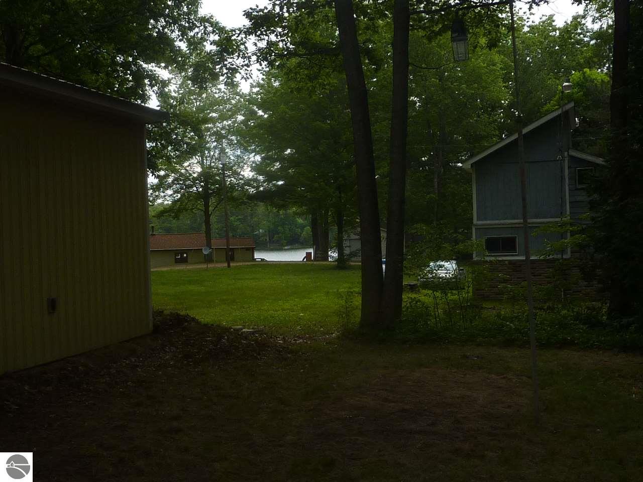 641 Pine St, Harrison, MI 48625 photo 17