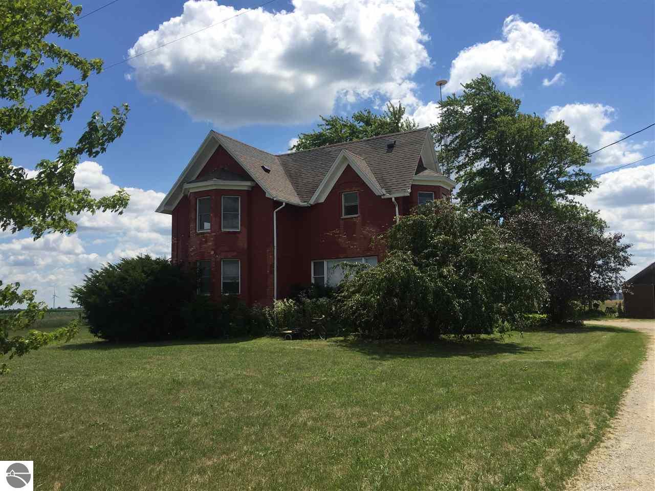 5466 E St Charles Rd, Ithaca, MI 48847 photo 1