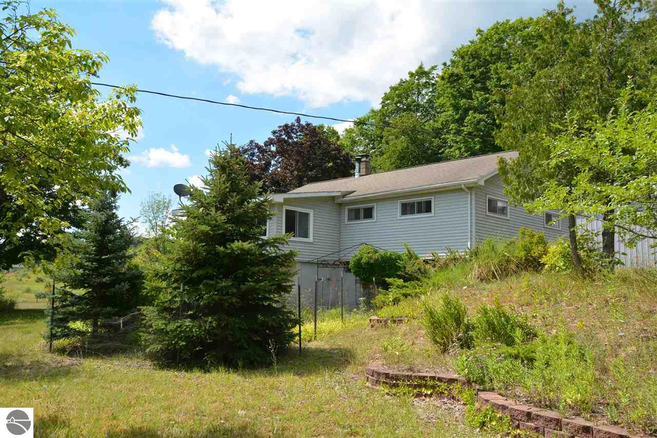 5654 E Lincoln Rd, Cedar, MI 49621 photo 2