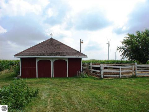1684 N Bagley Rd, Ithaca, MI 48847 photo 2