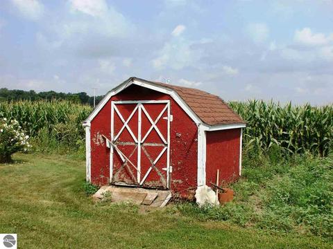 1684 N Bagley Rd, Ithaca, MI 48847 photo 3