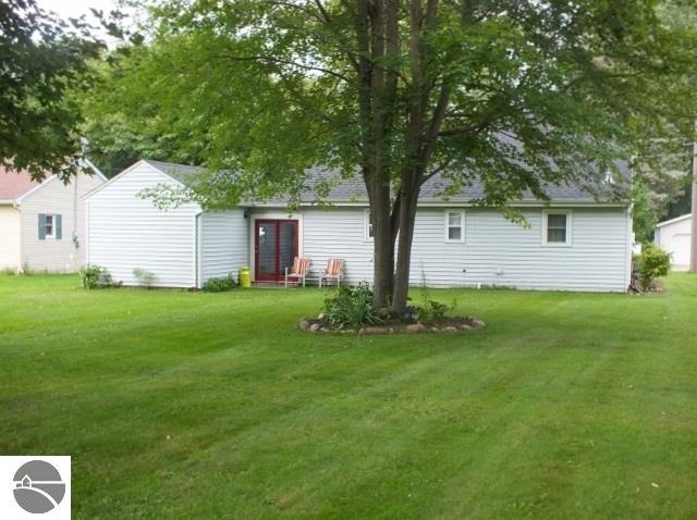 307 N Second St, Shepherd, MI 48883 photo 2