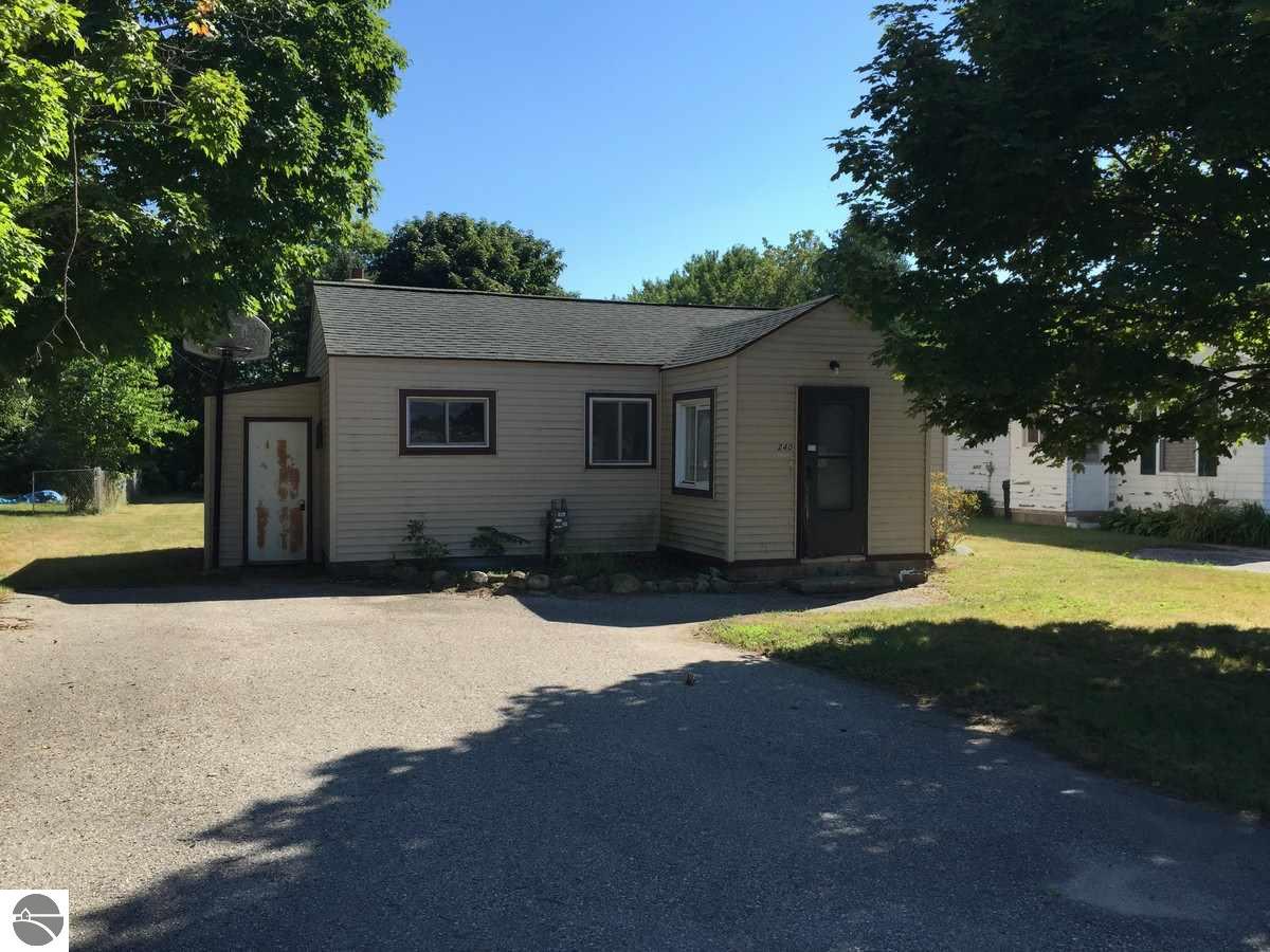 240 E Carpenter St, Charlevoix, MI 49720 photo 1