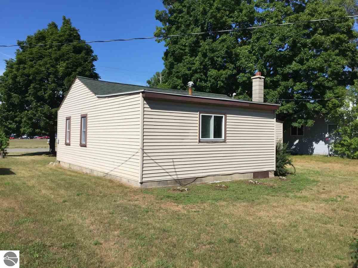 240 E Carpenter St, Charlevoix, MI 49720 photo 5
