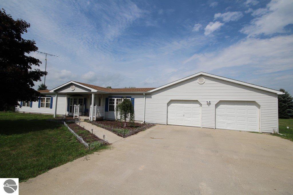 5945 E Baseline Rd, Mount Pleasant, MI 48858 photo 2
