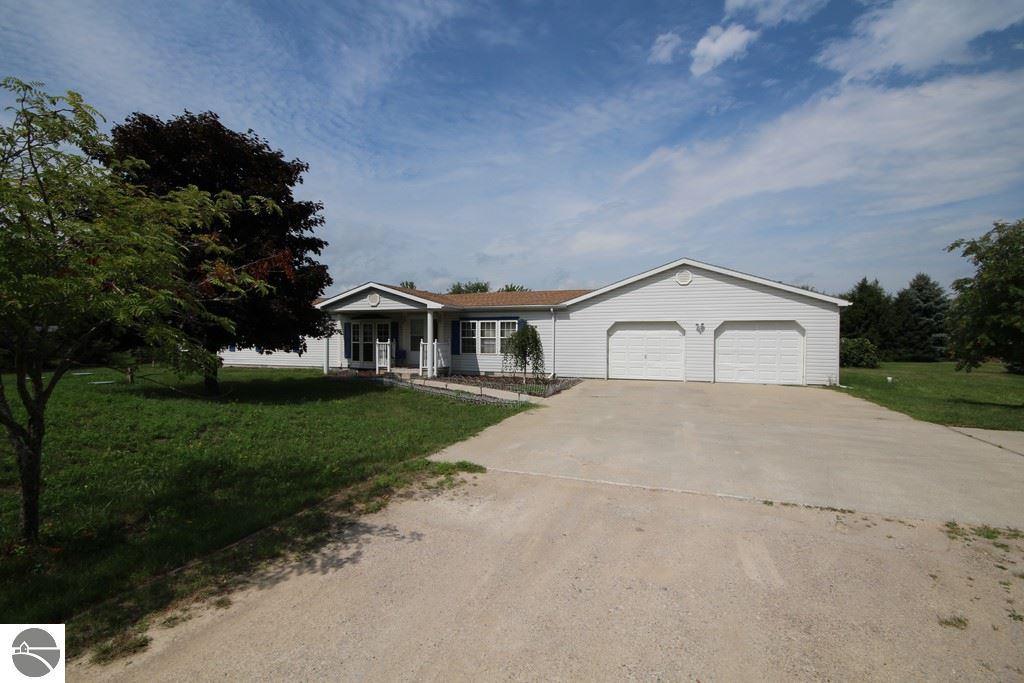 5945 E Baseline Rd, Mount Pleasant, MI 48858 photo 1
