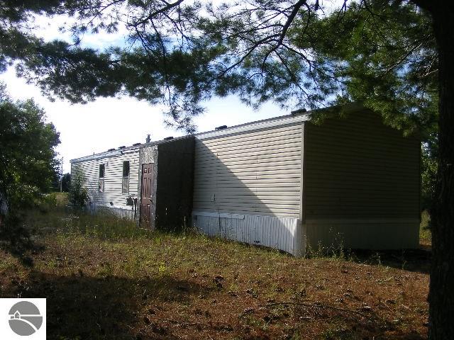 8075 E 16 Rd, Manton, MI 49663 photo 3