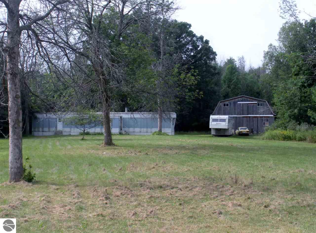 970 E Coleman Rd, Clare, MI 48617 photo 1