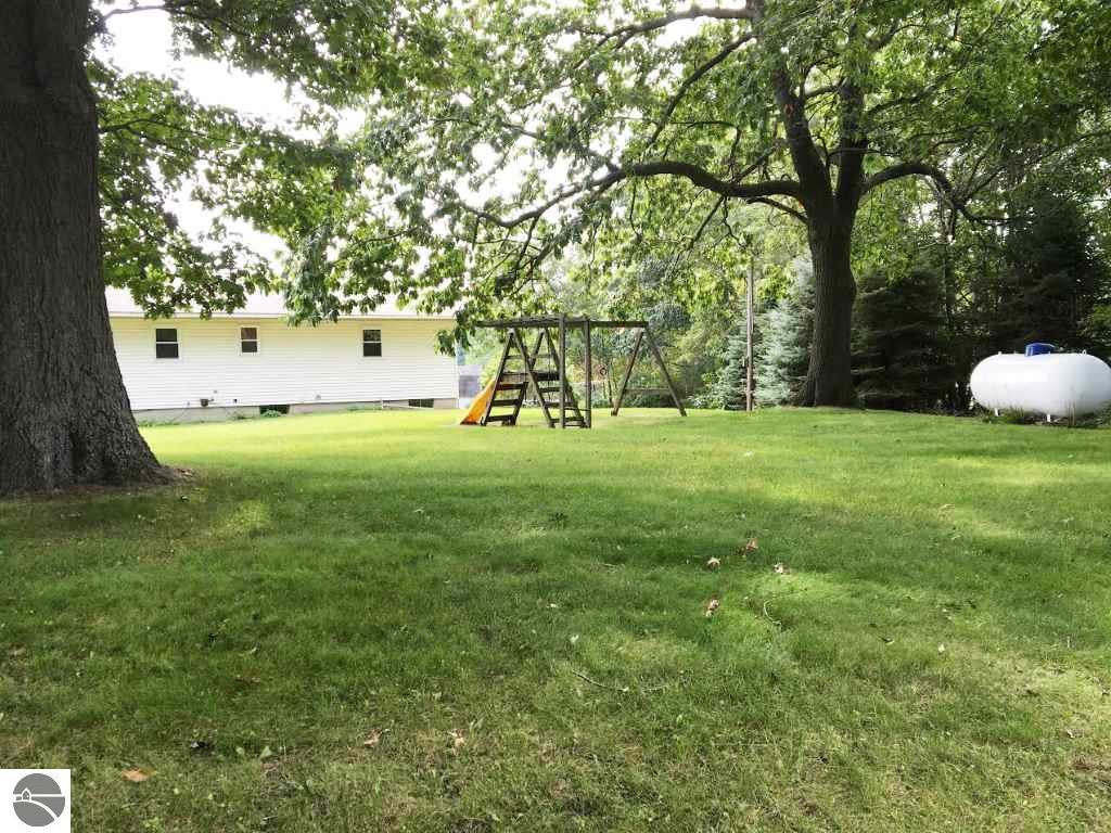 495 W Fleck Rd, Edmore, MI 48829 photo 16