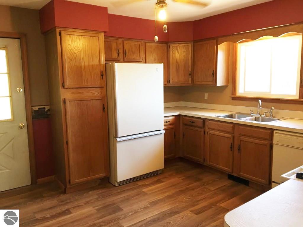 495 W Fleck Rd, Edmore, MI 48829 photo 5