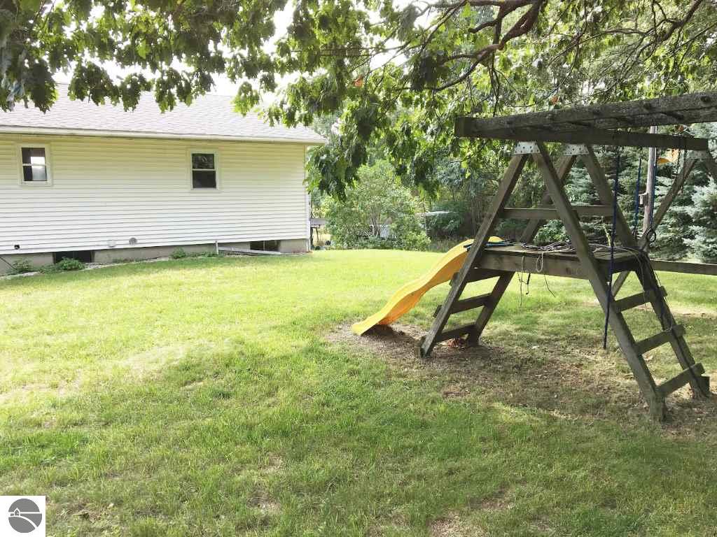 495 W Fleck Rd, Edmore, MI 48829 photo 17