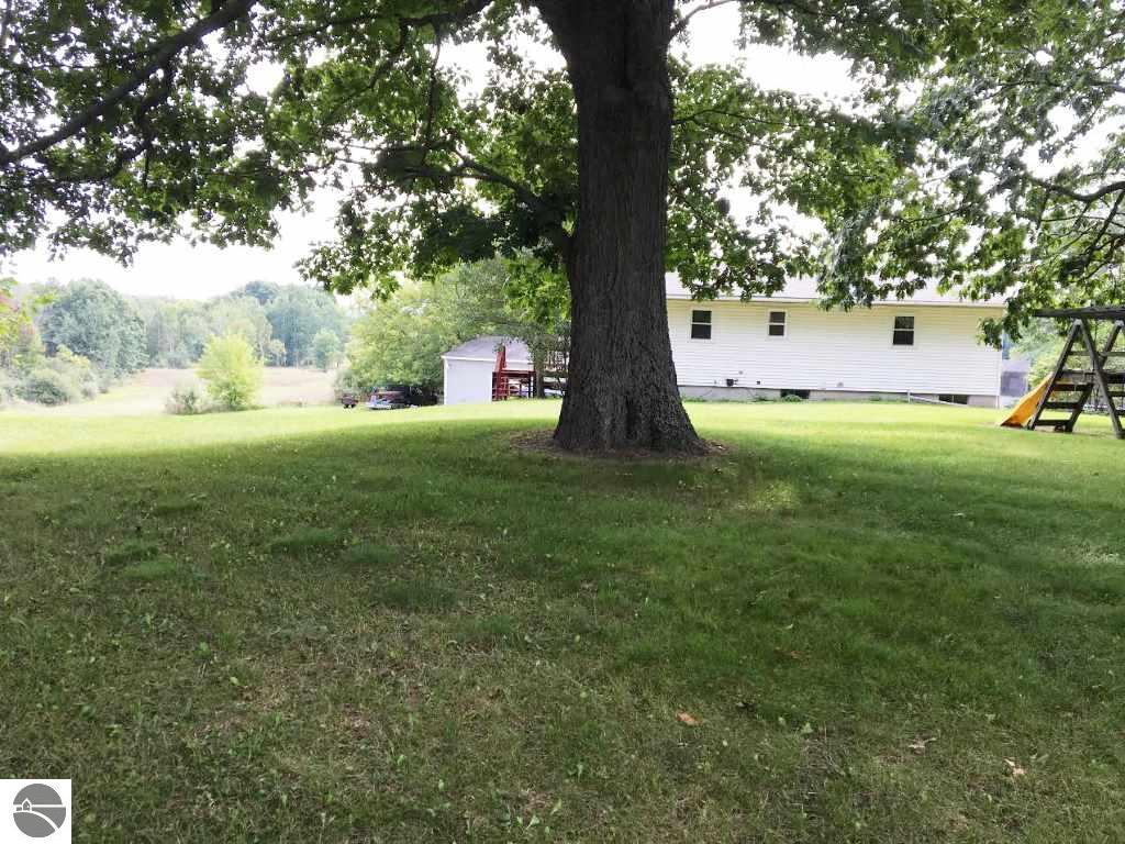 495 W Fleck Rd, Edmore, MI 48829 photo 15