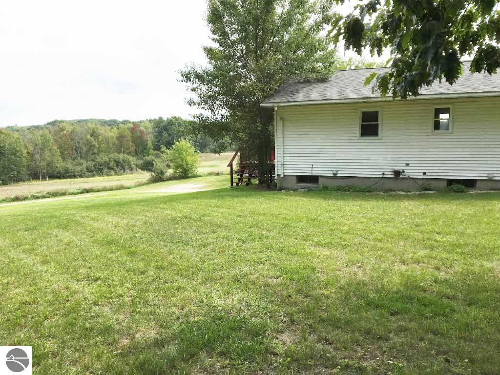 495 W Fleck Rd, Edmore, MI 48829 photo 18